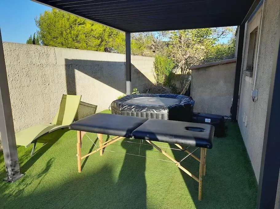 Lejlighed Single Storey 40M² Bordering Pine Forest And Spa Noves