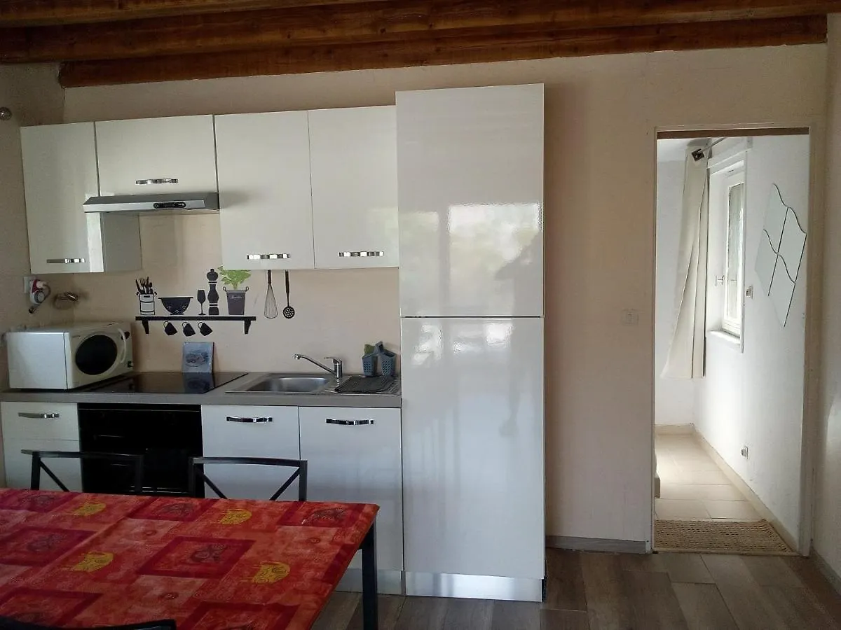 Single Storey 40M² Bordering Pine Forest And Spa Noves 0*,  Frankrig